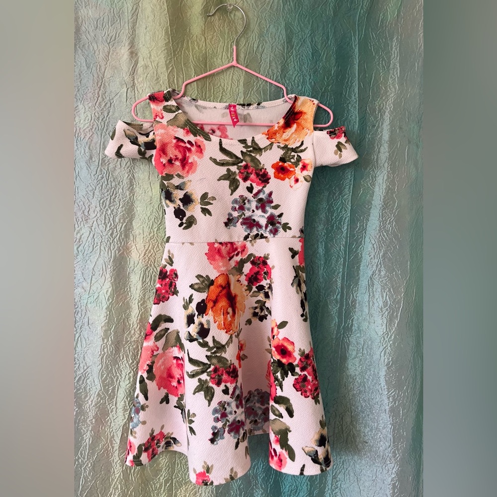 Peek-a-boo Shoulder Floral Dress 4T